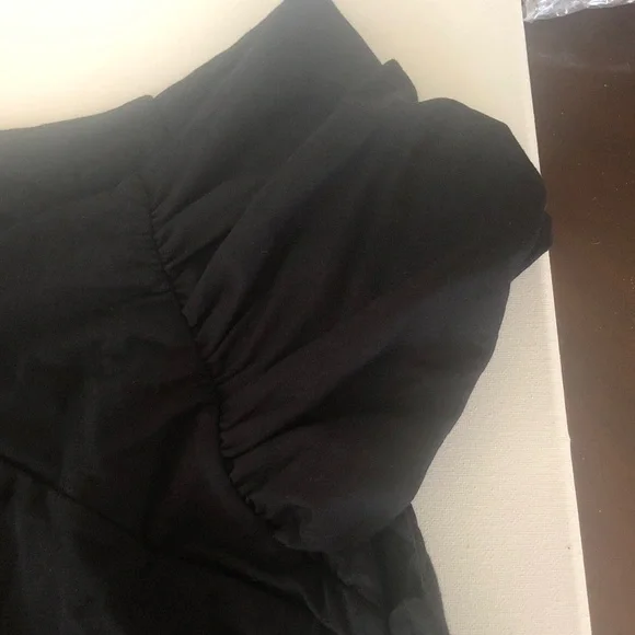 Banana Republic Elegant Black Off Shoulder Top xl - Picture 4 of 4